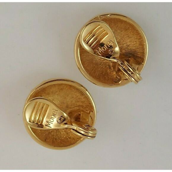 Vintage Monet White Cream Enamel Round Button Clip Earrings Gold Tone Signed - Picture 3 of 7